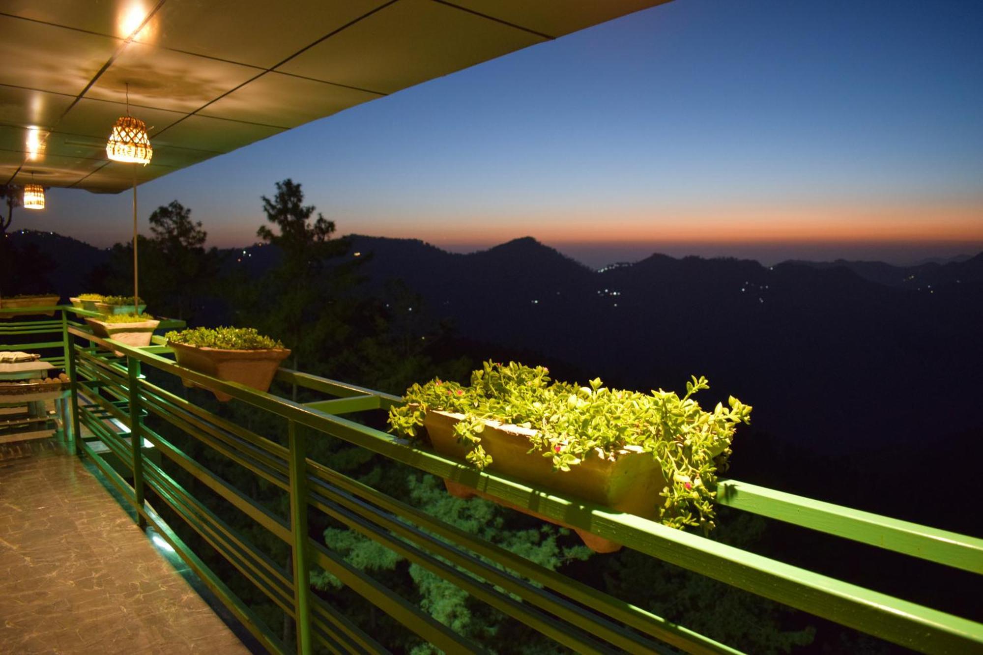 Himalayan Mountain And Valley View - Garden With Bonefire - Ample Parking - Luxury Balcony Rooms -By Aachman Stays!! Mashobra 西姆拉 外观 照片